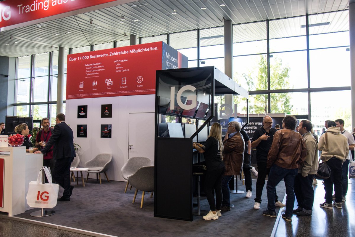 IGDeutschland's tweet photo. #WorldOfTrading 🚀 Was für ein Wochenende! Unzählige tolle Gespräche, drei Seminare von @SalahBouhmidi &amp; @CHenke_IG sowie hunderte von Carrera-Rennen an unserem Stand! Es war schön, Sie alle zu sehen, mit Ihnen zu reden und Sie kennen zu lernen. 🔜 #BörsentagHamburg ⚓ https://t.co/o8pRbsdd7v
