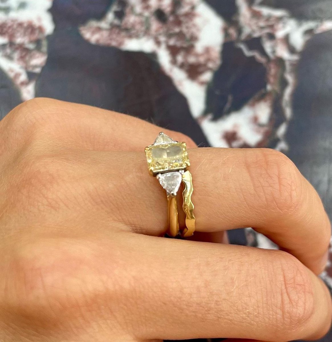 kuka_me's tweet photo. WIGGLY Gold Ring
A delicate 18ct Gold wiggly ring which can be worn alone or here as a unique wedding band. This ring can also be made with diamonds around it for a bolder effect.
#Engagement #ring #GOLD #wedding https://t.co/Hlp9Jg7qES