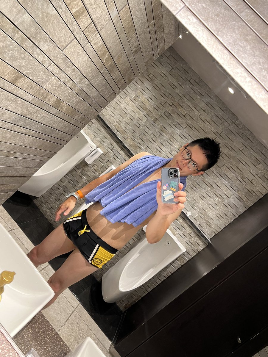 Rexzhao01's tweet photo. 沖繩飯店游泳順手一拍 https://t.co/reM0yvkZkm
