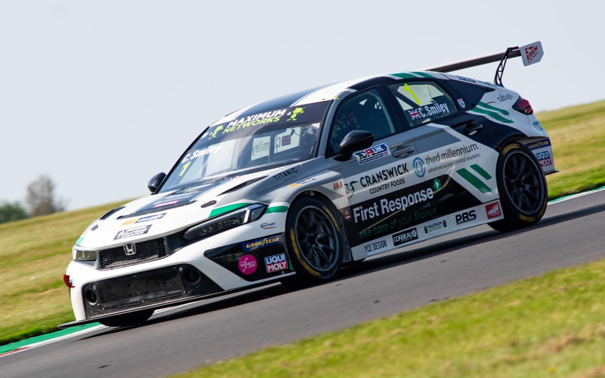 restartracing22's tweet photo. Next stop 21/22 Oct @Brands_Hatch with @ChrisSmiley22 and @FirstResFinance @CranswickPlc @TMRFID @S2Mprofits @VarleyRedTop @VROOAMOIL @manfreight @rab40wraps @thewiredlobby @magnetimarellicheckstar #thirdmillinium #S2M @tcr_uk_series @tcr_series https://t.co/aIFuC0h6WK