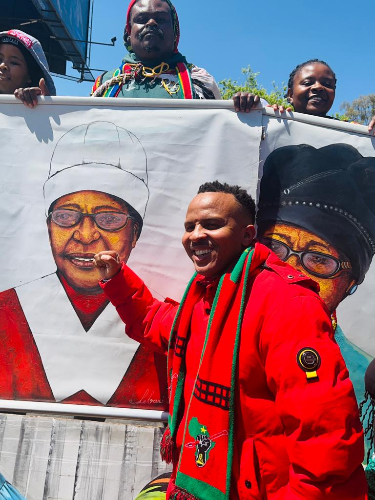 shaun_dlanjwa's tweet image. Today @EFFSouthAfrica honoured the legacy of Mama Winnie Mandela by renaming William Nicole Drive to Winnie Mandela Drive. The @EFFSouthAfrica is pushing for Cape Town International Airport to be renamed Winnie Mandela International Airport. Thank you @EFFSouthAfrica