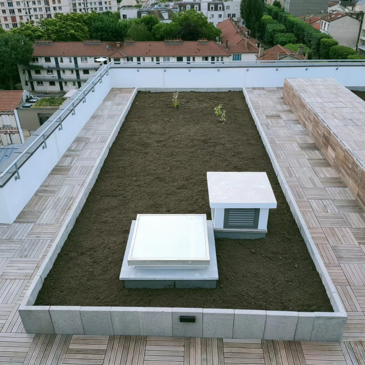 Albat_idf's tweet image. #chalumeau #chantier #travaux #btp #vegetalisation #terrasse #terre #gravillon #velux #iledefrance #paris #Étanchéité
#TravauxDétanchéité
#ToitureÉtanche
#Construction
#Bâtiment
#Imperméabilisation #Infiltrations #RéparationToiture #ÉtanchéitéToit