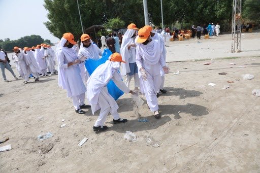 HuMehsud's tweet image. ‘Clean Indus Drive’ led by ⁦⁦@LivingIndus⁩ ⁦@UNinPak⁩ together with ⁦@SRSO_Official⁩ and ⁦@WWFPak⁩ at Sadh Belo Sukkur! Special thanks to ⁦@BRArsalanSheikh⁩ and his team for their excellent support! #livingIndus #cleanIndus