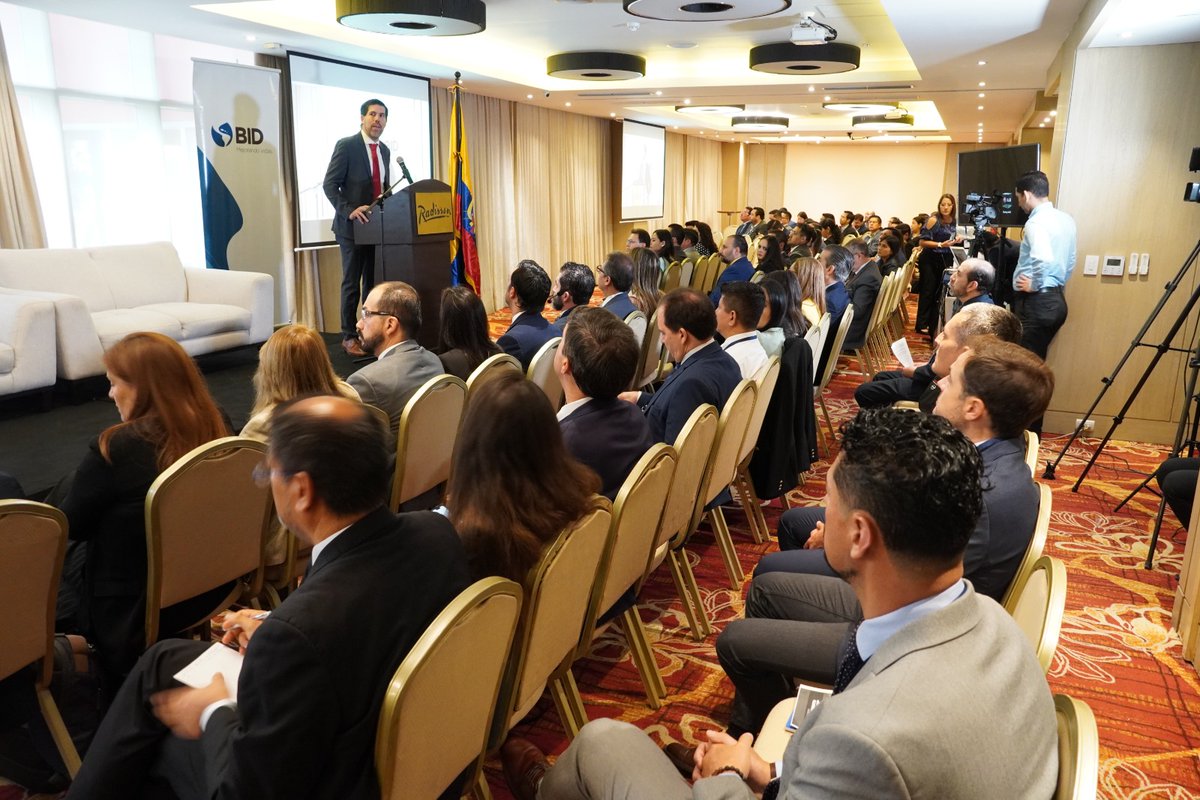 El Subdirector del <a href="/SRIoficialEc/">SRI Ecuador</a> <a href="/RicardoFloresG/">Ricardo Flores</a> y el representante del <a href="/el_BID/">Banco Interamericano de Desarrollo</a> Juan Carlos de la Hoz inauguraron el Foro de #CumplimientoCooperativo.

La autoridad del #SRI afirmó que este espacio permitirá obtener las mejores experiencias para la administración tributaria.