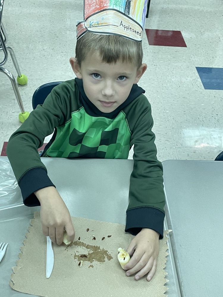 SouthernPreK_6's tweet photo. Johnny Appleseed in 1st Grade https://t.co/V9zV8WRVkF https://t.co/3NGqA7rv6n