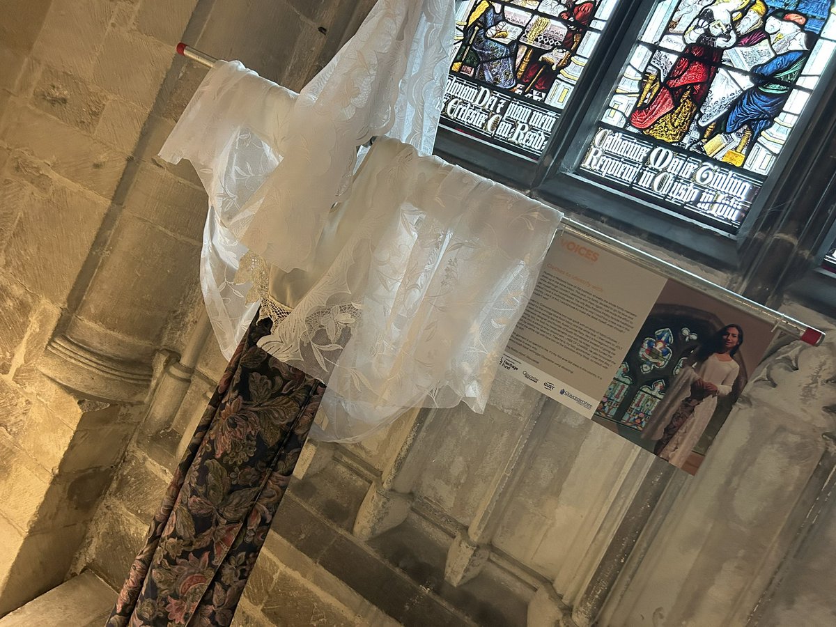 Our diverse community speaking through clothes <a href="/GlosCathedral/">Gloucester Cathedral</a> <a href="/VoicesGlos/">Voices Gloucester</a> #gloucester 👍❤️