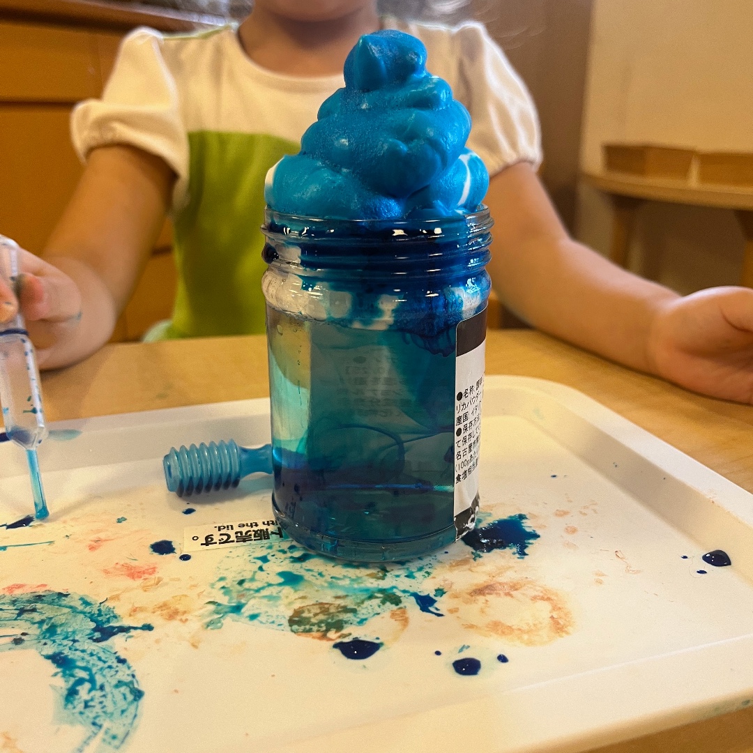 schooltribe1's tweet photo. 🌦️ Today's class was a breath of fresh air as we delved into the captivating realm of cloud science! ☁️💡 #CloudyClassroom #ScienceAdventure #ASIJELC  #WeatherWonders #ScienceEducation https://t.co/bPJqFt6NMM