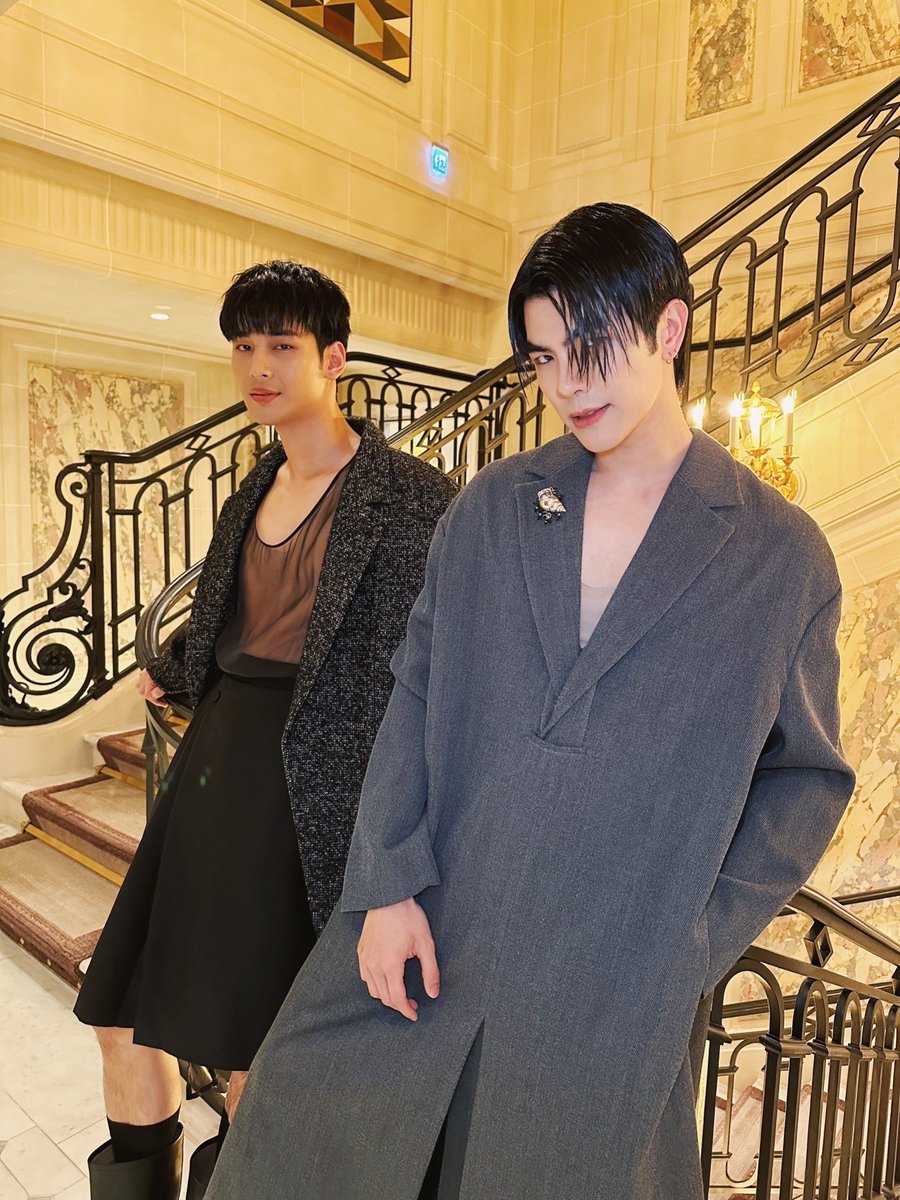 popconth's tweet photo. 🔴 หล่อสมมง Dior House Ambassador ✨ มาย-อาโป โปรยคาริสม่าก่อนร่วมชมแฟชั่นโชว์ Dior Women's Spring-Summer 24 Show ที่กรุงปารีส ฝรั่งเศส

#DiorSS24 #DiorSS24xMileApo #MileApo #MilePhakphum #nnattawin https://t.co/pMnhJn2Hsg