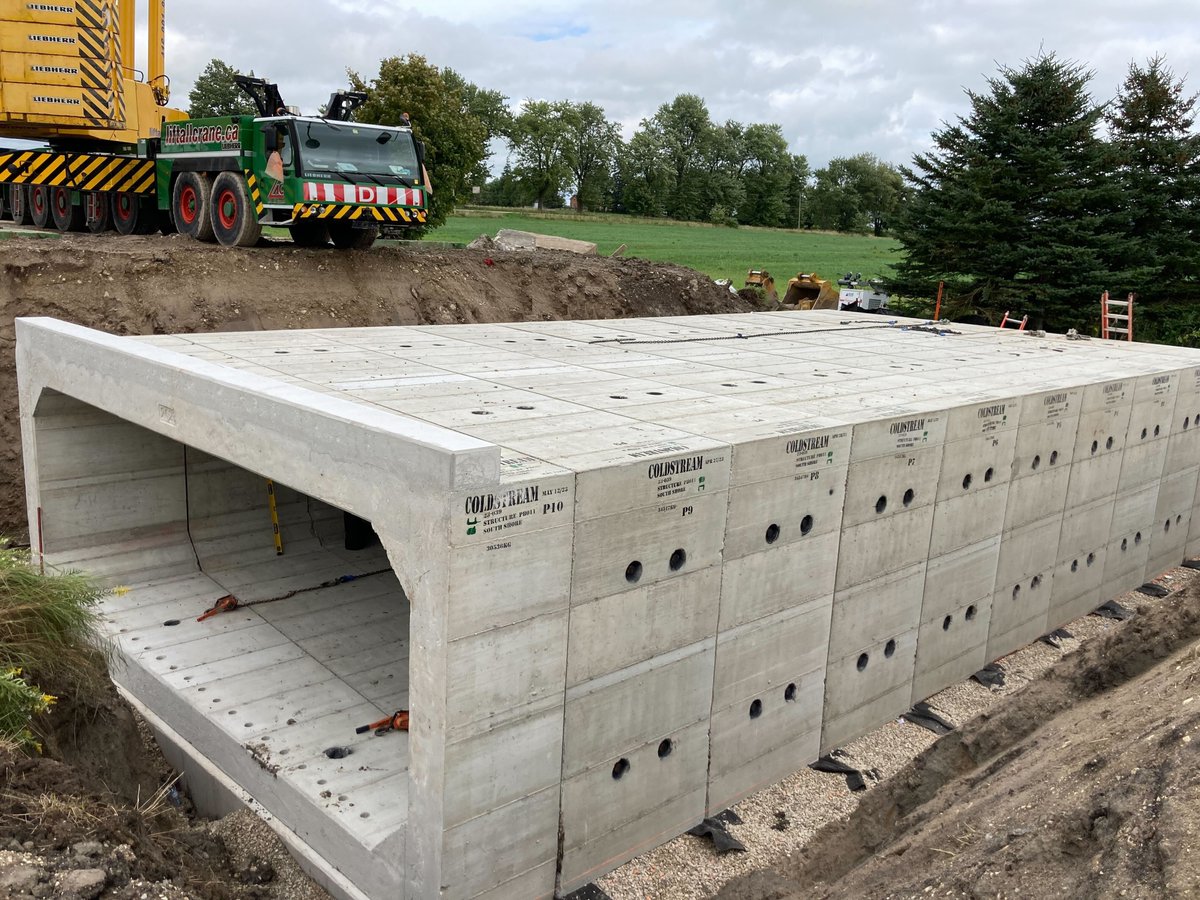 Coldstream_45's tweet photo. Over 300 Tonnes of concrete installed in 4 hours 🤜 #SouthShoreContracting #ColdstreamConcrete #AcceleratedConstruction https://t.co/449Hn9Yxr4