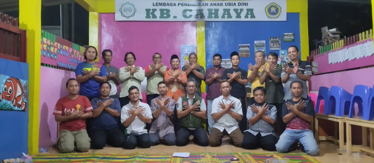 Sambangi RW 011 Desa Lubangbuaya, Caleg Haji Jajuli Diberondong Berbagai Pertanyaan dlvr.it/Swd2r5