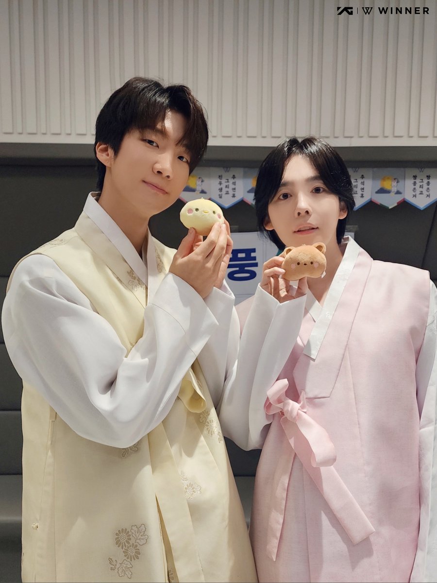 #THANKUINNERCIRCLE
 
진우 생일 + 추석 연휴
= 짱 좋은 거 + 짱 좋은 거 💙

2배로 행복하고 즐거운 시간을
함께해 주신 여러분 감사합니다 🥰

형라처럼 위너처럼
애정 넘치는 한가위 되세요🫶

#WINNER #위너