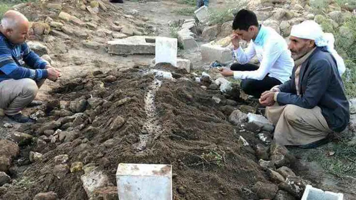 Silivri’de tutukluyken hayatını kaybeden Cerrahpaşa Tıp birincisi, Harranlı doktor İbrahim Halil Özyavuz’u hatırladınız mı?

Cezaevindeki şüpheli ölümü, medyaya intihar olarak yansımıştı.

İddiaya göre Özyavuz’un telefonuna Bylock’u Akp’li eski Bakan Fatma Betül Kaya’nın eşi
