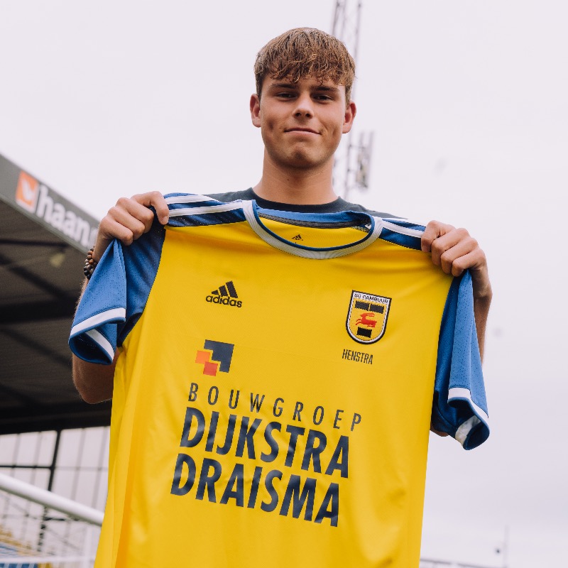 SCCambuurLwd's tweet photo. 𝐈𝐰𝐚𝐧 𝐇𝐞𝐧𝐬𝐭𝐫𝐚 ⇢ 2️⃣0️⃣2️⃣5️⃣➕1️⃣ ✍️

Van harte proficiat en zet hem op! 💛💙

#CambuurJeugdKomtEraan