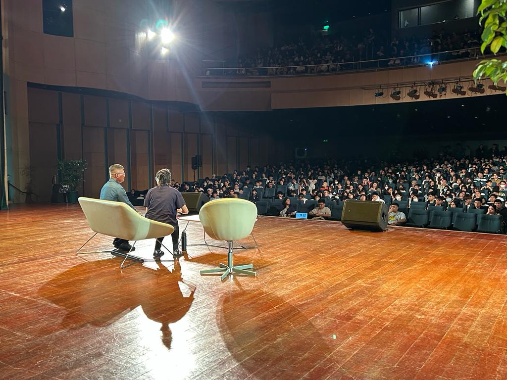 DelikadoFilm's tweet photo. Thank you De La Salle College for making @DelikadoFilm part of your film festival “ALALAHANIN ANG NAKARAAN, PAGNILAYIN ANG KASALUKUYAN,” (REMEMBERING THE PAST, REFLECTING ON THE FUTURE). Nearly 2,000 strong audience! https://t.co/sBWKQIsvIj