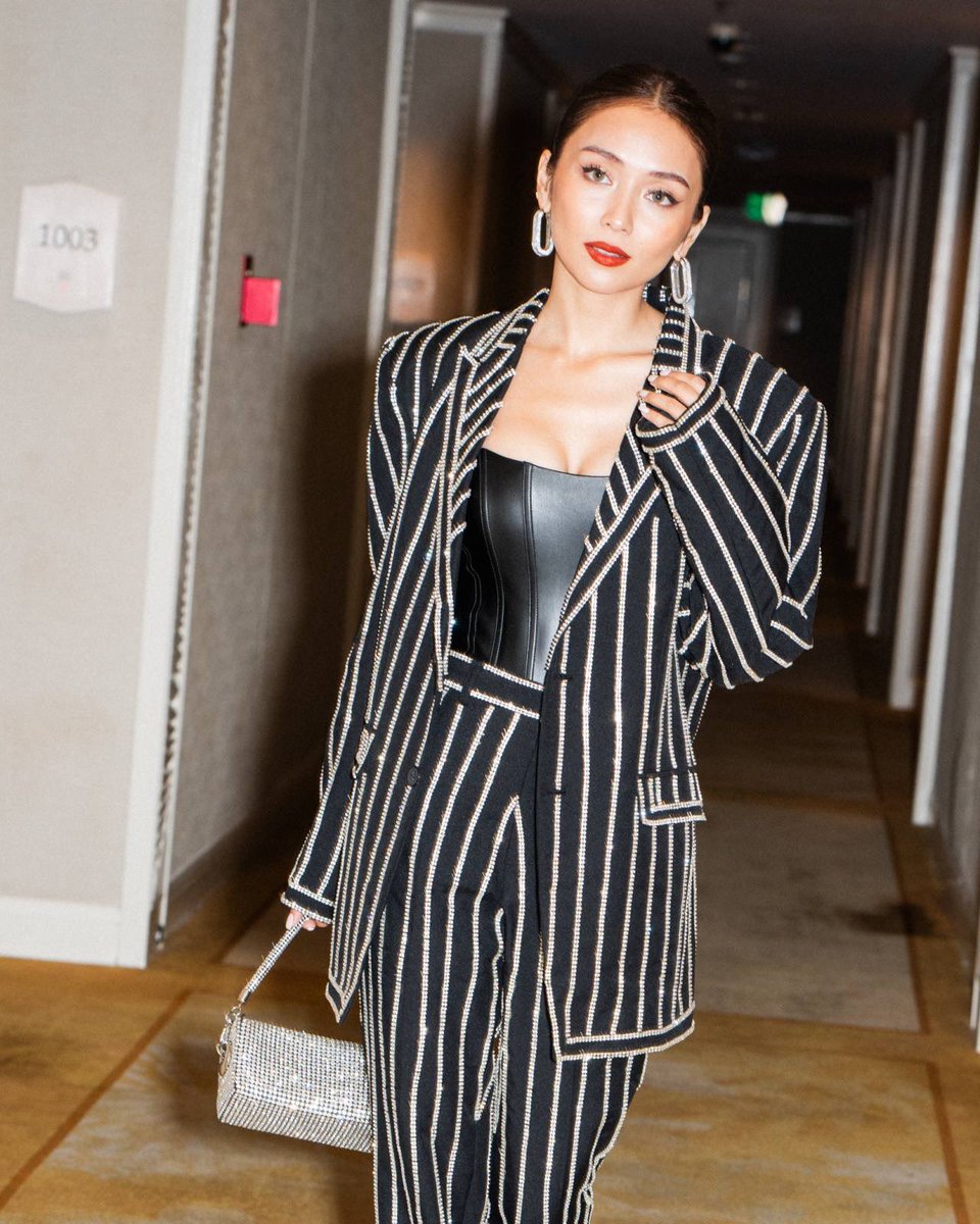 Johnvalle20's tweet photo. The Look◾️▫️ #AVeryGoodPremiereNight https://t.co/kW9gFqMnZn