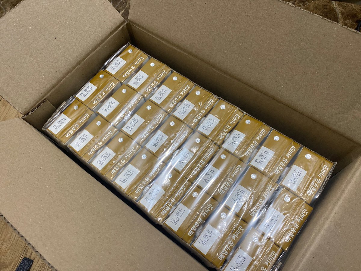 제목 : 기프티콘

배송지 입력하라고 알람이 오길래
뭐지 했더니
한개 낱갠줄 알았던 내 우유가.. 24개였다..
이번주는 꼼짝없이 작업해야된다..
.. …… ..

<a href="/2P_MUL/">2P_MUL</a> 
근데 나 다이어트인데.. .. …