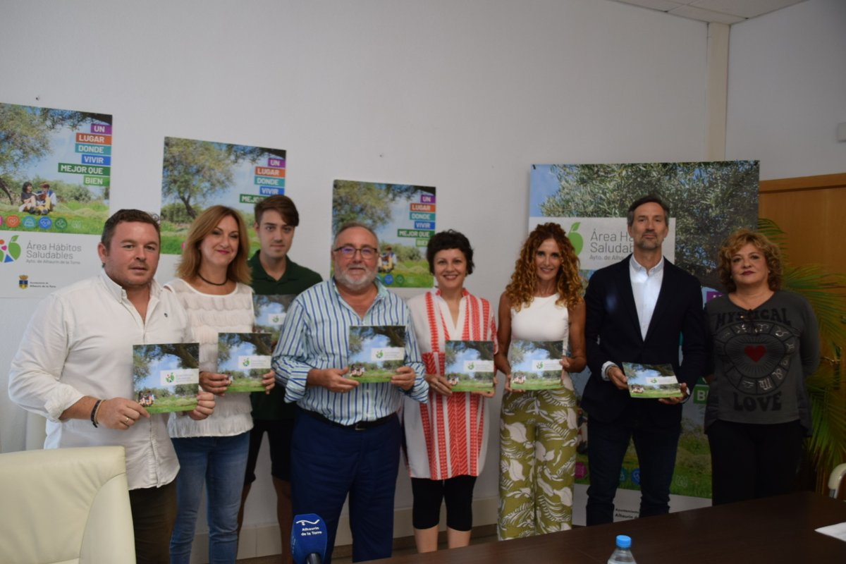 LaHuellaCom's tweet photo. Esta mañana, el Área de Sanidad y Consumo del @AlhdelaTorre  ha presentado una guía de hábitos saludables con el objetivo de mejorar la salud y la calidad de vida de los ciudadanos del municipio. 👏 https://t.co/sWgjZ1kkG6