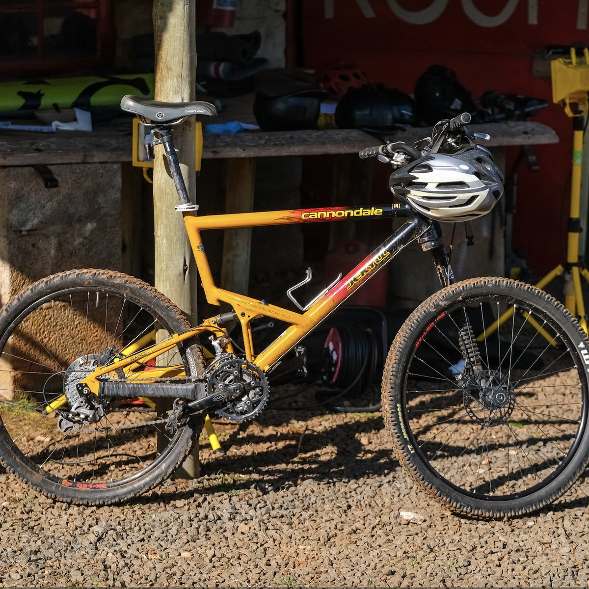BikesFoundation's tweet photo. This beautiful mountain bike was donated at a Mike's Bikes store in California in 2021, and a few months later, it arrived in #Lesotho, where it continues to serve as the ideal mode of transport in rugged and rough terrain.

#mikesbikes #mbfoundation #Lesotho #bikeschangelives https://t.co/UqpnP5DJD7