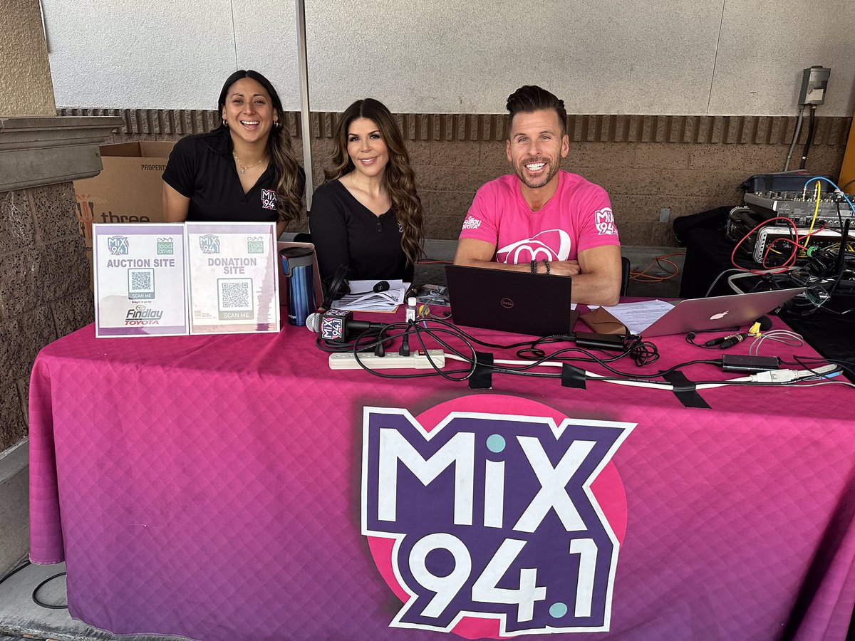 We’re with the @mix941 team bright and early this morning for the start of the #4cornersfooddrive! Stop by and say “hi!” this morning at the Albertsons on Farm Rd. and Durango Dr.