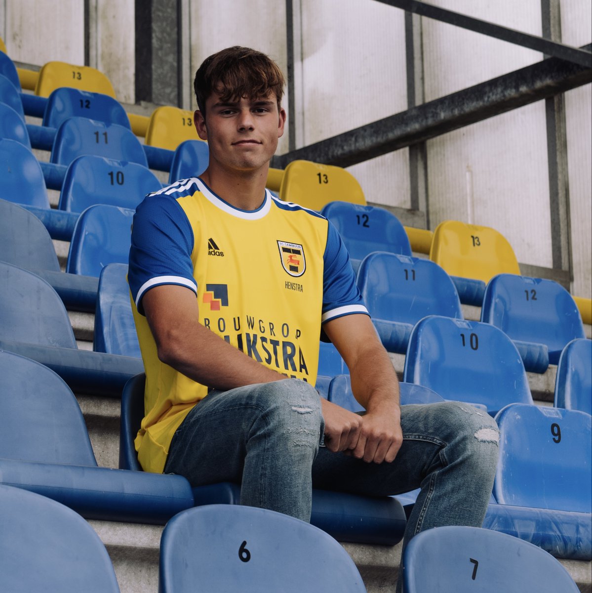 SCCambuurLwd's tweet photo. 𝐈𝐰𝐚𝐧 𝐇𝐞𝐧𝐬𝐭𝐫𝐚 ⇢ 2️⃣0️⃣2️⃣5️⃣➕1️⃣ ✍️

Van harte proficiat en zet hem op! 💛💙

#CambuurJeugdKomtEraan