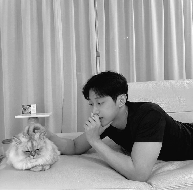 RESONANSEA's tweet photo. ᅠ
ᅠ
ᅠ
Sudah lama tidak bermain dengan Juned. Selamat malam.

ᅠ
ᅠ https://t.co/5pZo6Bq5dV