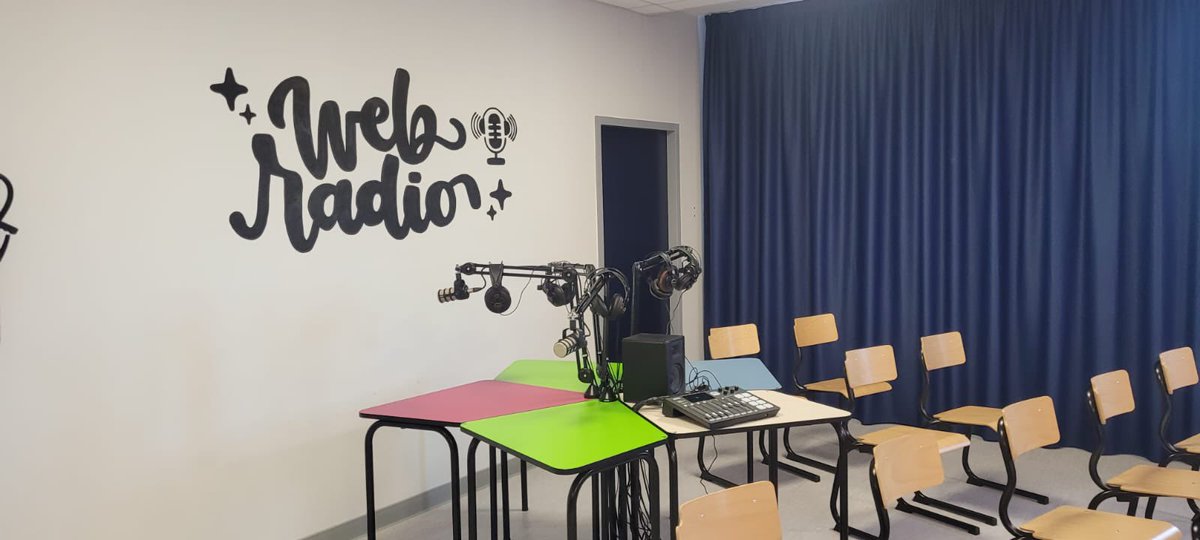 MostafaFourar's tweet photo. Très heureux de decouvrir aux côtés du @PrefetOccitanie les effets concrets du #CNR au @ClgCazeres dans le cadre du projet #CNR « Place à la culture ! »
Un an après la concertation dans ce collège, le nouveau foyer culturel, financé à hauteur de 70 000 € est né ! Bravo à tous ! https://t.co/PMWfEdhysu
