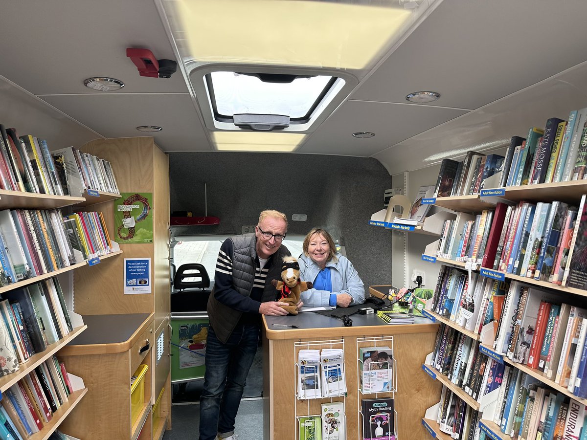 Delighted to welcome @BBCRadioScot’s #BBCGetItOn duo @bryanb1965 & @babswallace to the Library this afternoon. #SuperSheltie was starstruck! 📻
We told them that now they’ve visited #BritainsMostNortherlyLibrary, they really don’t need to bother with @OrkneyLibrary. 😉📚