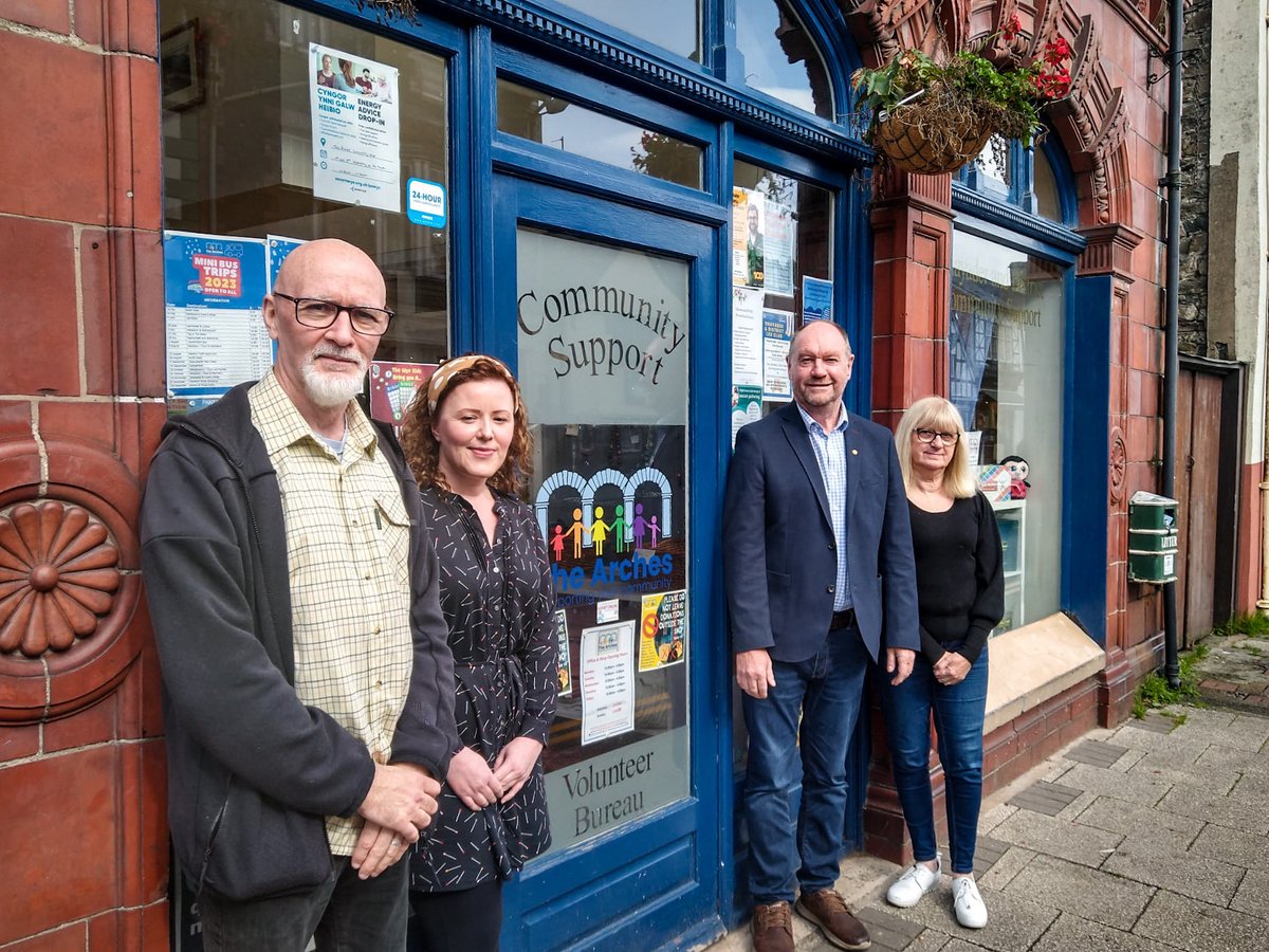 An informative visit to <a href="/arches_and/">The Arches Rhayader & District Community Support</a> in #Rhayader last week, and meet with hardworking staff and volunteers.

The Arches provides a range of services and facilities for the local community in Rhayader, including a Dial-a-Ride scheme, a self-referral foodbank and a nursery.