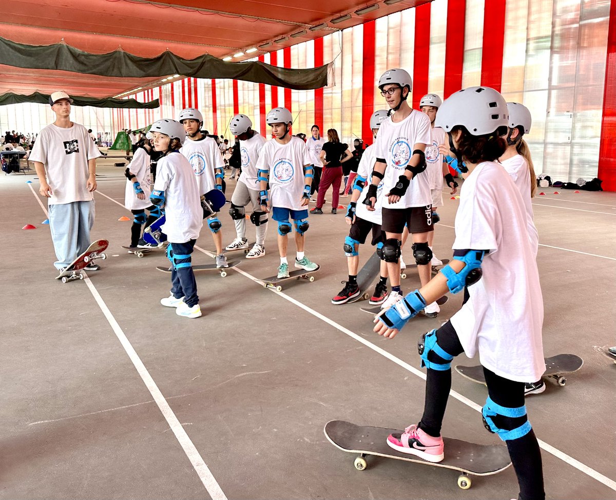 dianedeNC's tweet photo. Merci et bravo @unss pour cette super #JNSS2023 réunissant nos jeunes 🇫🇷 autour du #sport 🛹🏃‍♀️⛹️‍♂️🥊🤺🏸 🙌🏻
Retrouvailles et rencontres, une belle team d’#ambassadrices/deurs 😊 ✨
#Olympisme #Paralympisme @Paris2024 @FranceOlympique 
@aefeinfo @Academie_Paris https://t.co/Q4dbWu2VYu