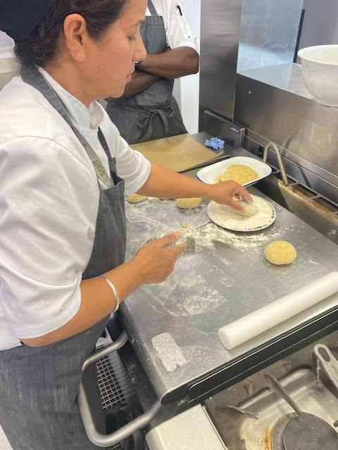 RTS_Twickenham's tweet photo. The dedicated members of our #Catering #Team take such pride in preparing #delicacies from scratch for a #schoolkitchen Theme Day. Rano can be seen making Aloo Paratha, a traditional #Indianflatbread with potato & spices.
#recipes #indiancuisine #flatbreads #school #richmond https://t.co/LLlDwdBbYf