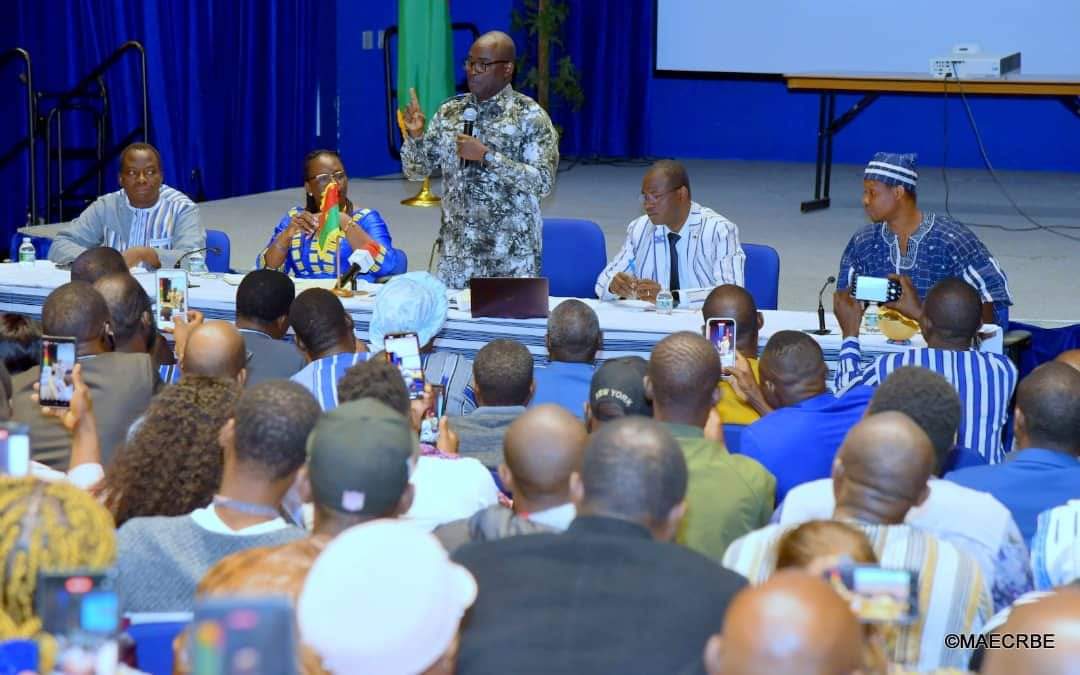 sigbf's tweet photo. Conduite de la Transition : Le ministre d’Etat, Bassolma Bazié, échange avec la #diaspora burkinabè vivant aux Etats unis

Lire👇👇👇
https://t.co/9ahnuRpQFl

#Com_Gouv_BF 
#SIGBurkina 
#BurkinaFaso https://t.co/F1AQswaybF