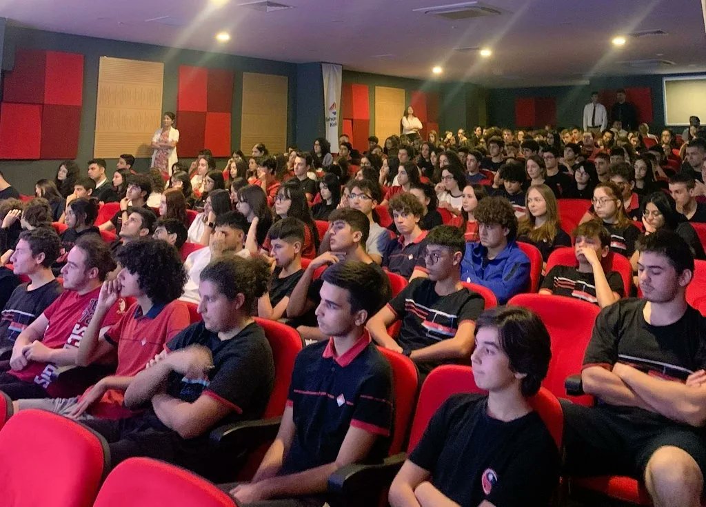 Liseler Arası Türk Dil Bayramı “Doğru Yazalım Bilgi Yarışması" öğrencilerimizin katılımıyla gerçekleştirildi. Türk Dil Kurultayı’nın 91.yıl dönümünde Türk dilinin doğru kullanımına dikkat çekmek amacıyla düzenlediğimiz yarışmamızın kazanan takımını kutlarız.