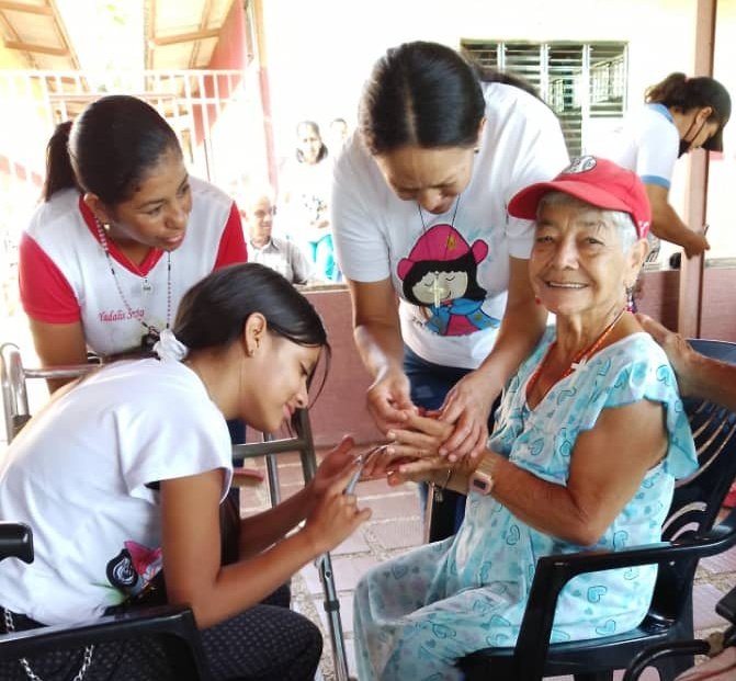 #26Sep|🇻🇪 📢 ¡Atender de manera integral a los adultos mayores fortalece sus ganas de seguir adelante! ▶️ porque merecen todo el amor sigamos juntos trabajando 
#DiálogoSoberano

          ¡Es la única solución!

<a href="/salainass/">INASS</a> <a href="/Mippcivzla/">mippci</a> <a href="/MagaGutierrezV/">Magaly Gutiérrez Viña</a> <a href="/NicolasMaduro/">Nicolás Maduro</a> <a href="/Somosivss/">Instituto Venezolano de los Seguros Sociales</a>