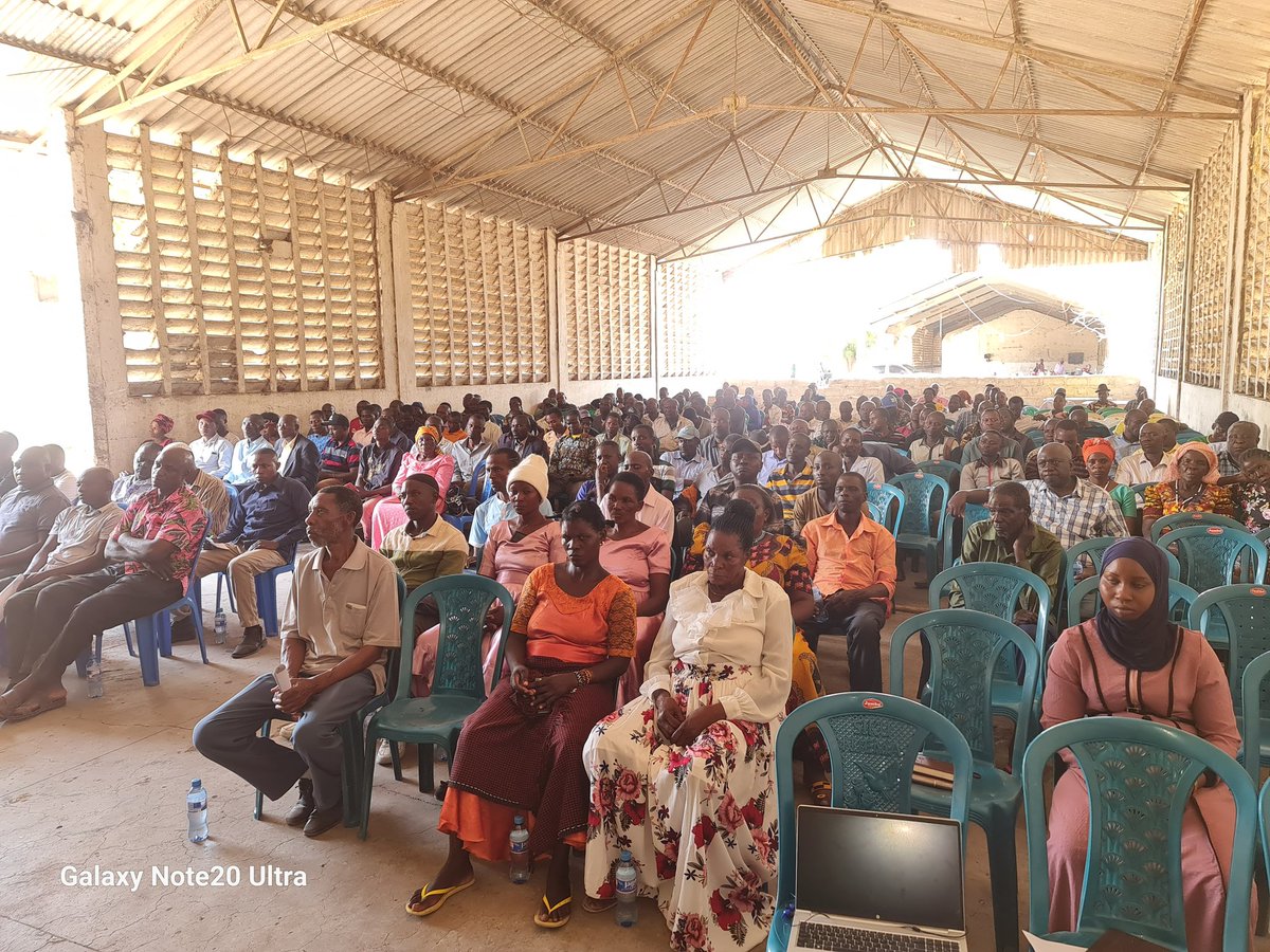 TEMDO_ARUSHA's tweet photo. TEMDO imetoa Mafunzo kwenye Maonesho na Mafunzo ya Biashara ya Mitambo na Mashine za Uzalishaji wa Bidhaa za Viwanda, Kilimo, Mifugo na Bidhaa zinginezo kwenye ukumbi wa SHIRECU yalio andaliwa na Idara ya Viwanda, Biashara na Uwekezaji ya Halmashauri ya Wilaya ya Kishapu. https://t.co/EdhXUiJv1e