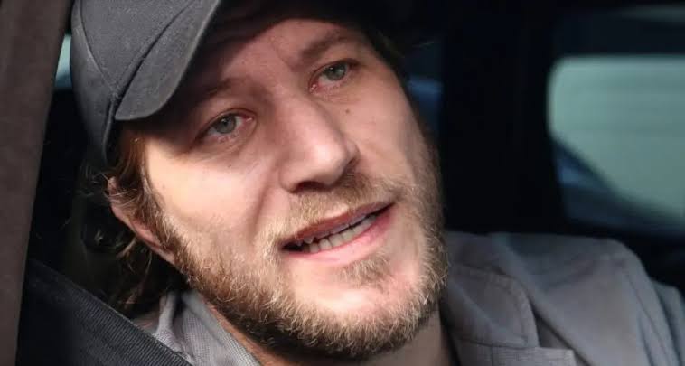 “Por que vocês não estão na frente da casa do Bruno de Luca, que deixou a porr* do meu melhor amigo com a cabeça no chão (Kayky Brito)”

- Diego Alemão

Só li verdades !!! 🤨