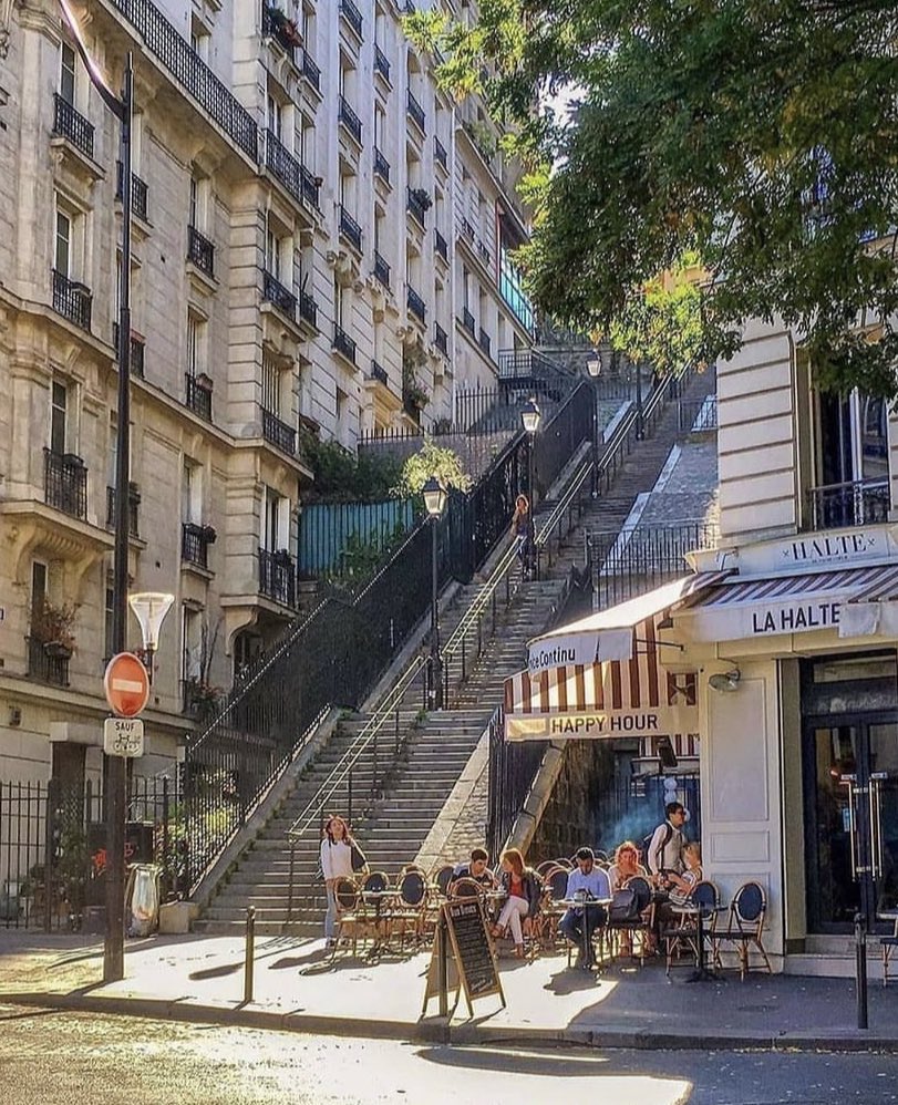 W0rld2026's tweet photo. Montmartre, Paris https://t.co/03lPOCf8za