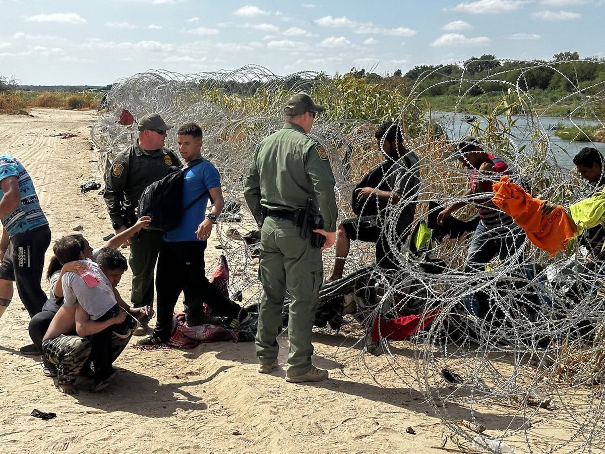 chiproytx's tweet photo. THREAD re: #BorderCrisis: So everyone understands - the only way to establish #OrderAtTheBorder is to force an end - through law &amp; funding - to the blatant violation of the letter &amp; spirit of the law by the federal government &amp; to FIX the law. #NoSecurityNoFunding (1/5)… https://t.co/dYyzLDEcUp