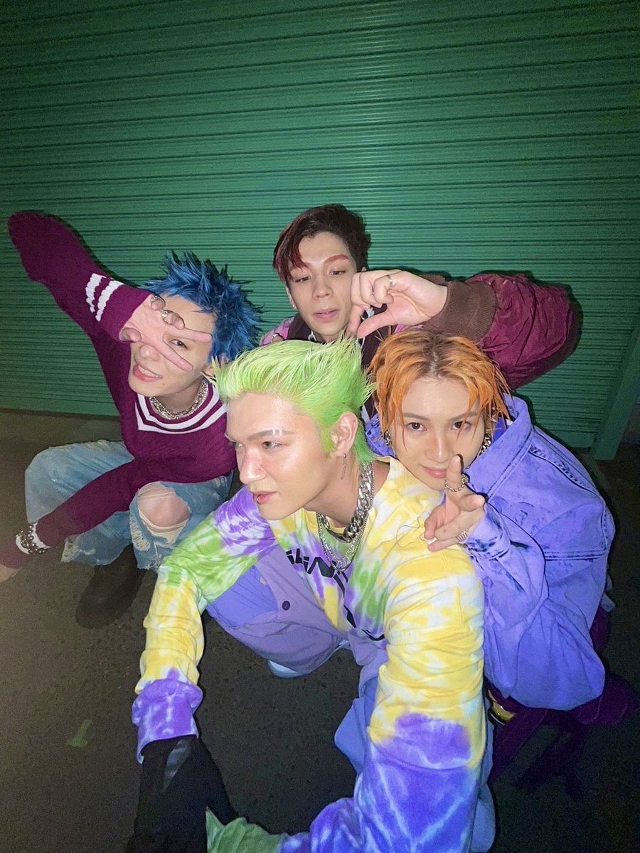 WOLFHOWLHARMONY's tweet photo. 結成1周年おめでとうウルフ🫶🏻

当初からは
想像もできないようなチームになりましたね！
心から全てに感謝です。

もう一年、まだ一年と感じる事もあるけど
僕達と皆さんとなら必ず夢を叶え続けていけると
信じていつも眠りについています。

こうしてあっという間に
1日が過ぎていくのだろうけど
少しでもその日が皆さんにとって
最高な日になりますように！

こっからだぞウルフ！
最高に爆イケでいきましょう❤️‍🔥

引き続きアツい応援のほど
宜しくお願い致します🐺🫶🏻

RYOJI

#WOLFHOWLHARMONY 
#WHH