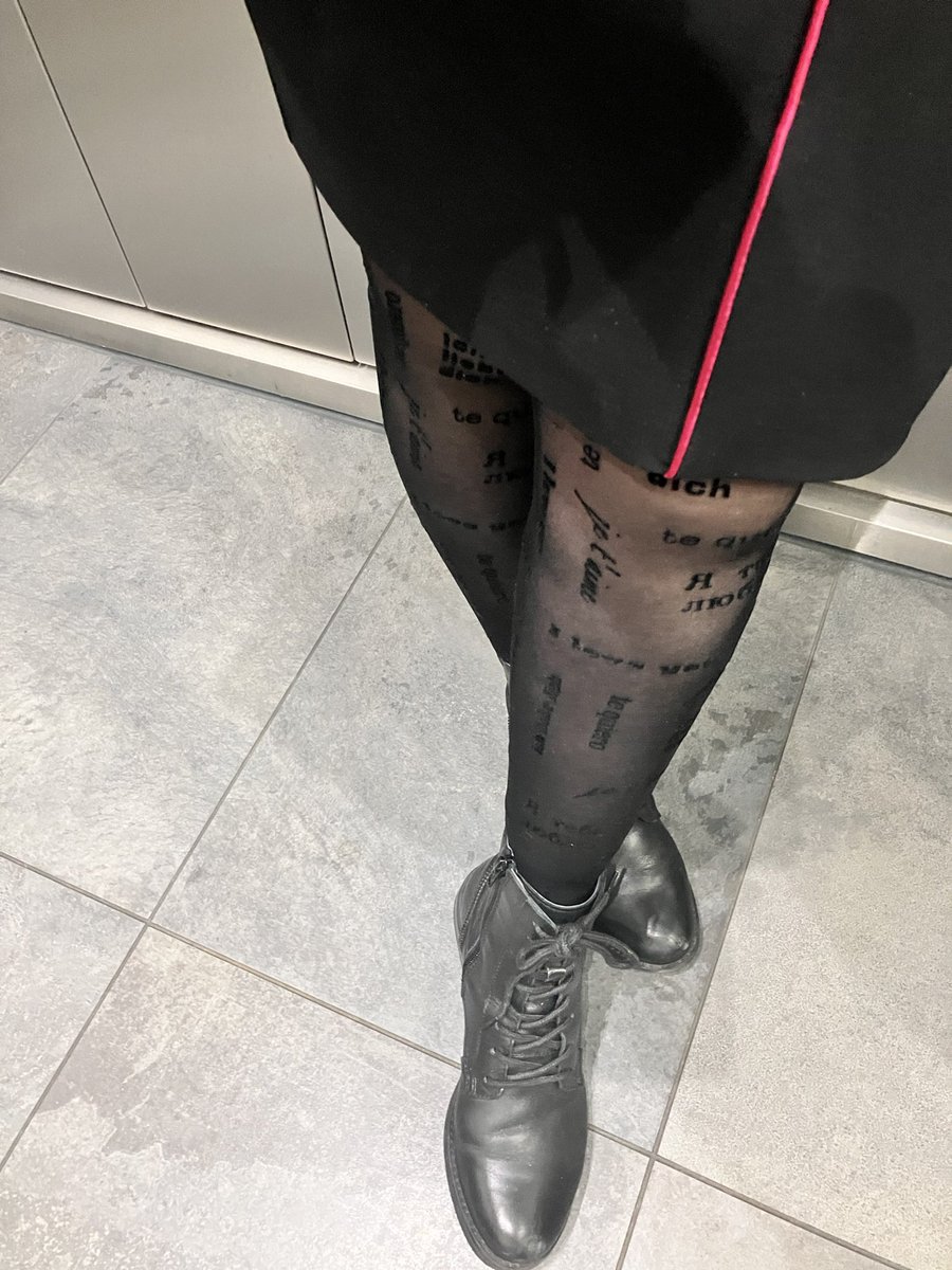 diana_m_pinter's tweet image. Dressed for the European Day of Languages!

#EDLangs 

#teamo #tequiero #ichliebedich 

@EUInterpreters