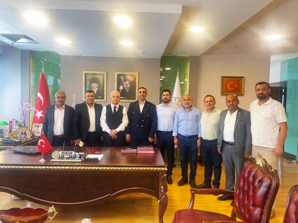 erginkaya49's tweet photo. BAŞİDER yönetim kurulu üyelerini ağırlayan BAŞAKŞEHİR KAYMAKAMI sayın Uğur TURAN değerli kaymakam'ıma nazik ev sahipliği ve kabulleri için teşekkür ederim.
#başider 
#uğurturan
#başakşehirkaymakamı
#başakşehirişinsanlarıderneği https://t.co/pXTStDnQmz