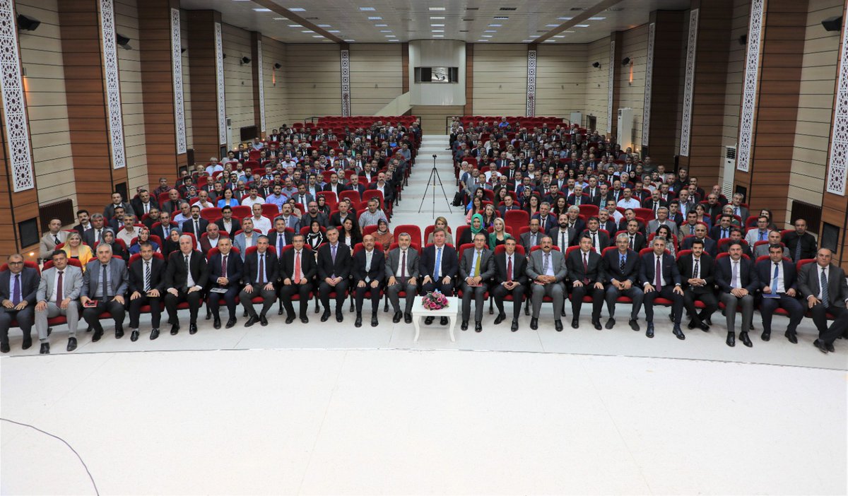 ervalilik's tweet photo. Valimiz Sn.@drhamzaydogdu, milli eğitim camiasındaki yöneticiler ile toplantı yaptı.

Düzenlenen toplantıda, Sn. Valimiz, "Eğitim camiamız bizim için çok değerli. Sizler ülkemizin önemli bir kalesisiniz. Sizinle birlikte şehrimizde güzel bir hikâye yazalım.” dedi https://t.co/fvAPUJiInx
