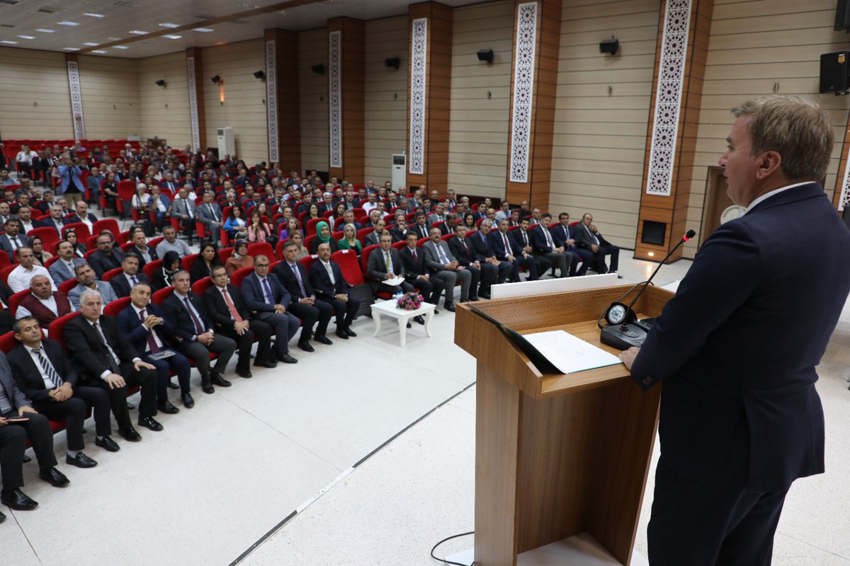 ervalilik's tweet photo. Valimiz Sn.@drhamzaydogdu, milli eğitim camiasındaki yöneticiler ile toplantı yaptı.

Düzenlenen toplantıda, Sn. Valimiz, "Eğitim camiamız bizim için çok değerli. Sizler ülkemizin önemli bir kalesisiniz. Sizinle birlikte şehrimizde güzel bir hikâye yazalım.” dedi https://t.co/fvAPUJiInx