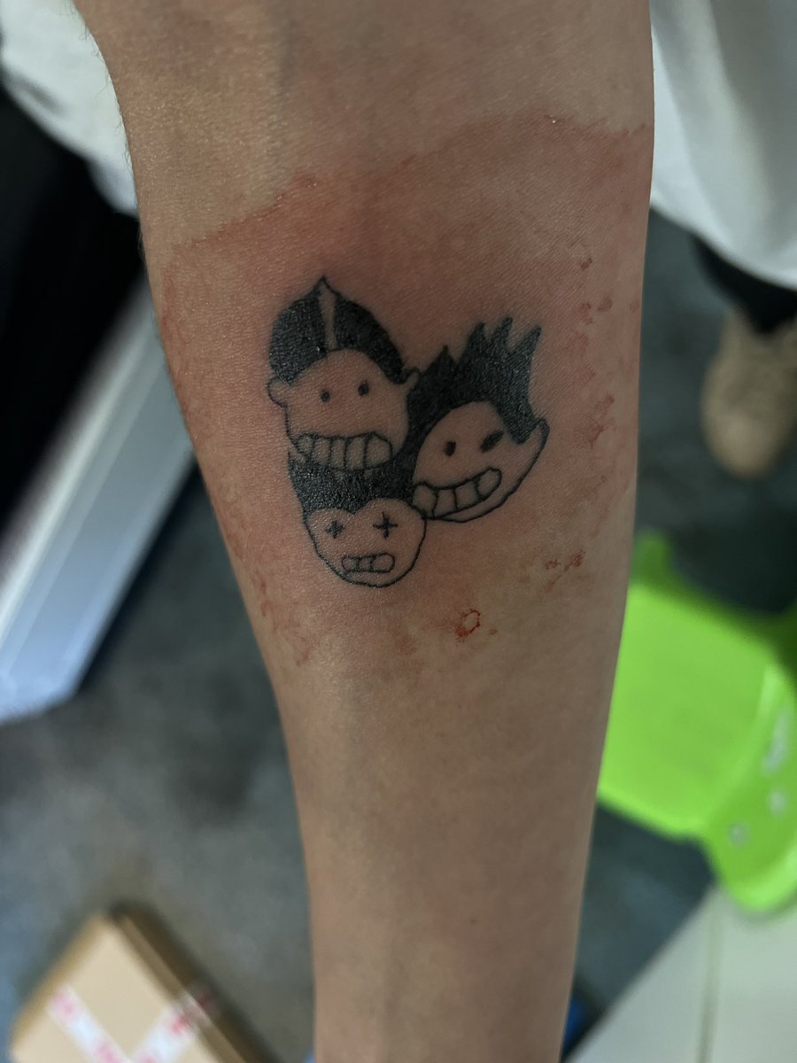 geefinn22's tweet photo. I asked my 7 year old to draw me at tattoo and this was the end result! 

Obsessed and very sentimental. Think I’m going to have a little artist in my hands💙💙

@Busted @CharlieSimpson @mattjwillis @JamesBourne https://t.co/eofPmHRlL4