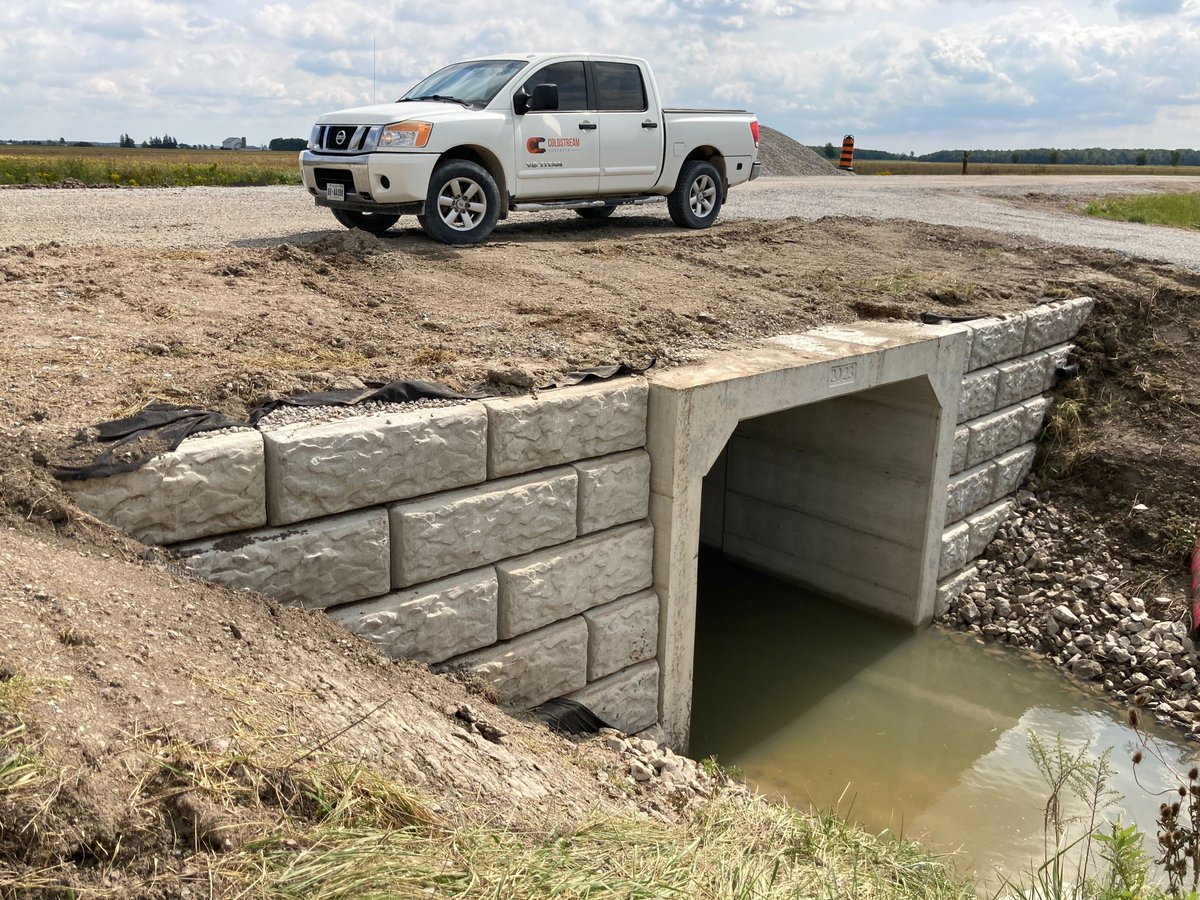 Coldstream_45's tweet photo. A couple of weeks is all it takes to remove an old culvert and replace with precast! Retaining walls included 😉 #AllSeasonsExcavating #ColdstreamConcrete #AcceleratedConstruction https://t.co/ce6WkJVSpQ