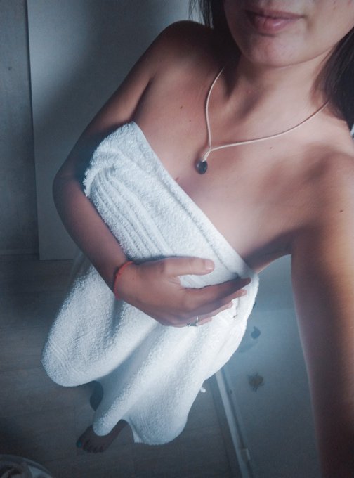 Je fais tomber la serviette que pour toi mon lapin 🐰 💦🥵 mais ce se passe que dans l'espace VIP 🤪 ici<a href="/tag/nude"class="tags"><span>#nude</span></a><a href="/tag/mondaymotivation"class="tags"><span>#mondaymotivation</span></a><a href="/tag/onlyfans"class="tags"><span>#onlyfans</span></a><a href="/tag/onlyfansgirl"class="tags"><span>#onlyfansgirl</span></a>