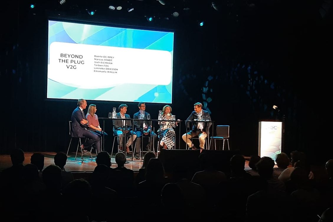elaadNL's tweet image. LIVE &apos;Beyond the Plug&apos; panel at @AVERE_EU e-mobility conference with Baerte de Brey (@elaadNL) and Lonneke Driessen (@scaleproject_ ) looks in detail at #V2G. Hearing about the new solutions coming to the market bringing together different actors from the value chain.