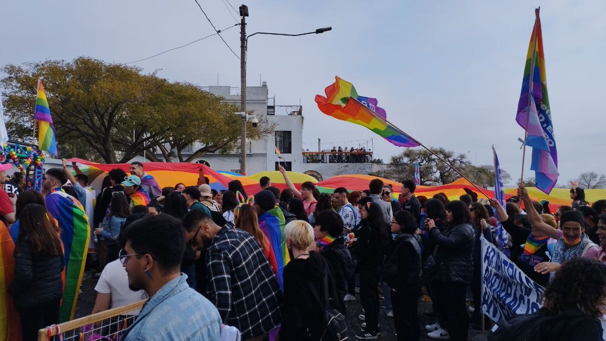#Colonia #Uruguay #Pride

🏳️‍🌈🏳️‍⚧️MARCHA POR LA DIVERSIDAD EN COLONIA 

Bajo el lema "la diversidad es vida, la uniformidad nos mata", el pasado sábado 23 en la ciudad de Colonia, se realizó la 7ma Marcha por la Diversidad, organizada por el colectivo <a href="/coloniadiversa/">Colonia Diversa</a>. 👇🏾