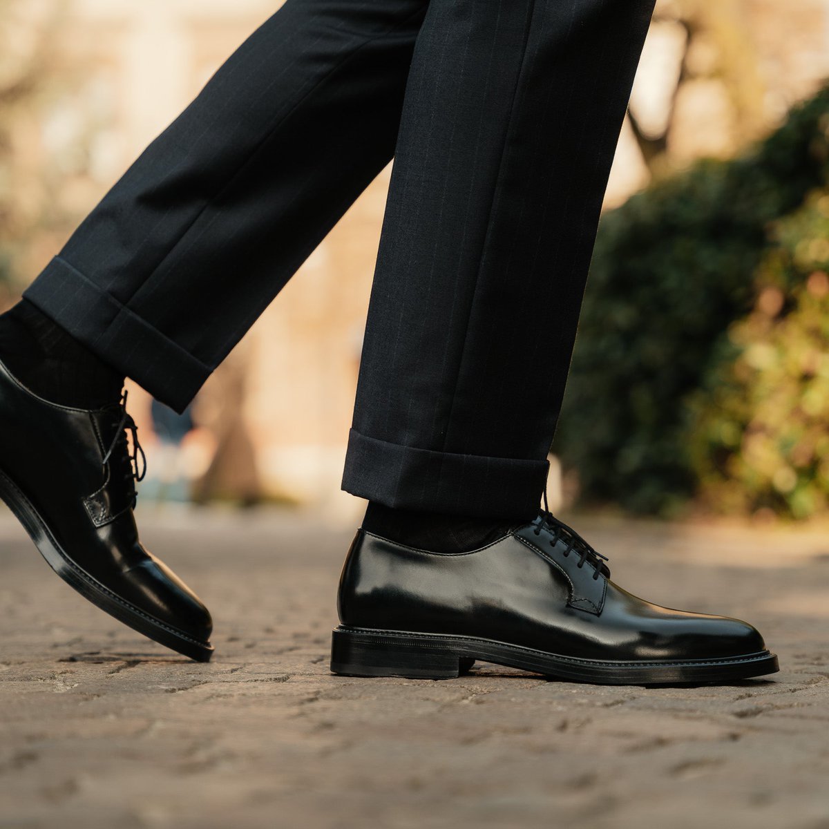 Discover the Perfect Blend of Style and Comfort with our Black Brogue Derby. Elevate your formal attire effortlessly with superior craftsmanship👞✨
#Drexidon #MensFashion #BrogueShoes #DerbyShoes #ElegantFootwear #MensFootwear #ClassicStyle #FormalWear #DressToImpress #MensShoes