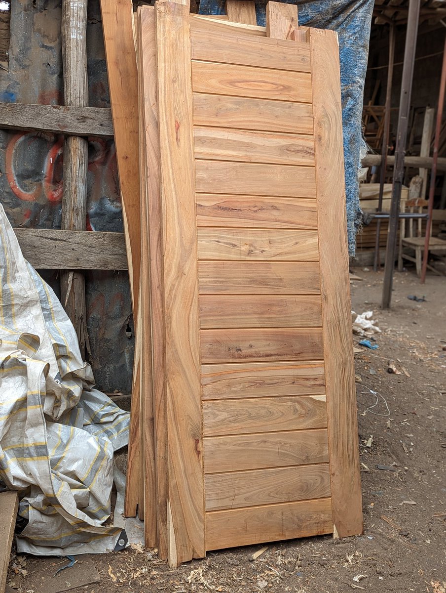 DISF2021's tweet photo. Ndani ya week 1 na 1 milango 11 imeshakamilika.
Tajiri kaelewa! 
NB. Tunatoa kazi nzuri pia tunajali muda!
#woodendoors
#MakeWithLove
#TrustTheProcess https://t.co/t6UyTEQaQx