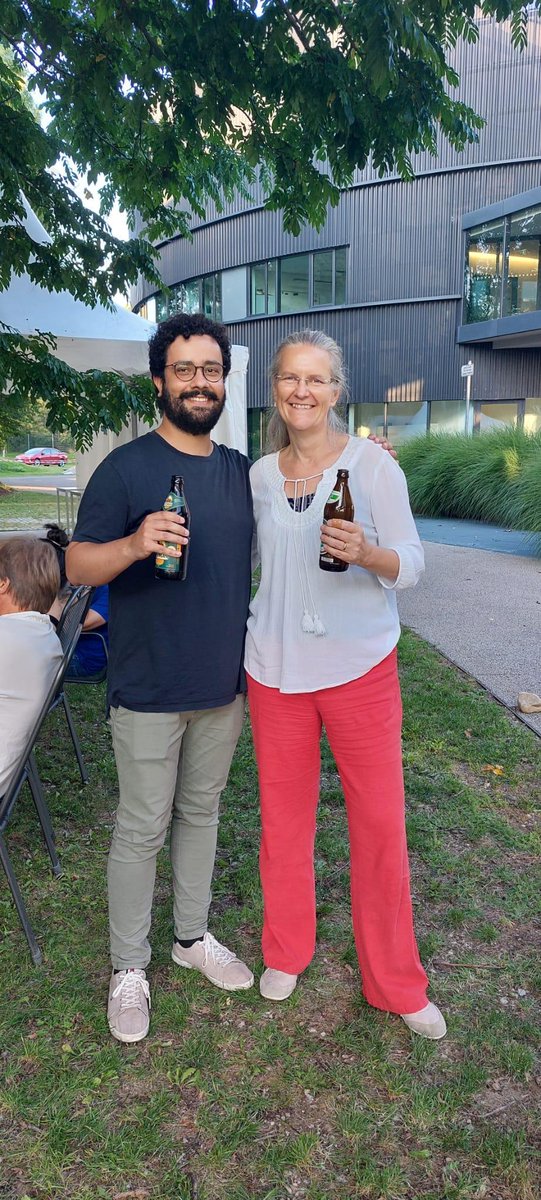 We congratulate Dr. Alonso Luna Ruiz Fernandez for successfully defending his Phd Thesis, titled "SEARCH FOR HYPERVELOCITY STARS IN THE CENTRAL REGIONS OF THE GALAXY" working with Dr. Dante Minniti(Director, Instituto de Astrofisica, UNAB)and Dr. Marina Rejbuka (ESO Garching)
